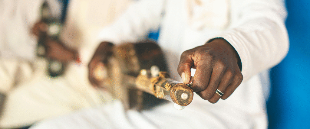 a gnawa musicien in morocc