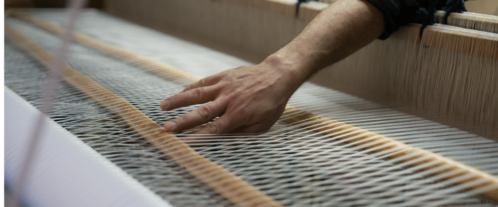 a womeen making a traditonnel tapis from morocco a womeen making a traditonnel tapis from morocco